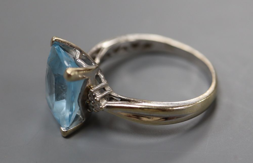 A modern 18ct white gold, blue topaz and diamond set dress ring, size S, gross 6.2 grams.